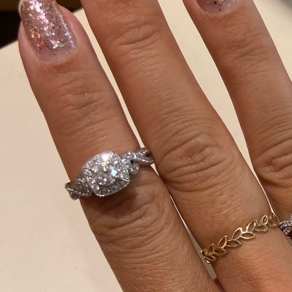 14 karat white gold 5/8 carat diamond ring - Picture 2 of 7